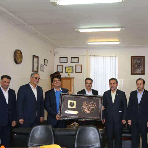 بازدید هیئتی از بانک صادرات از کارخانه اکسیر